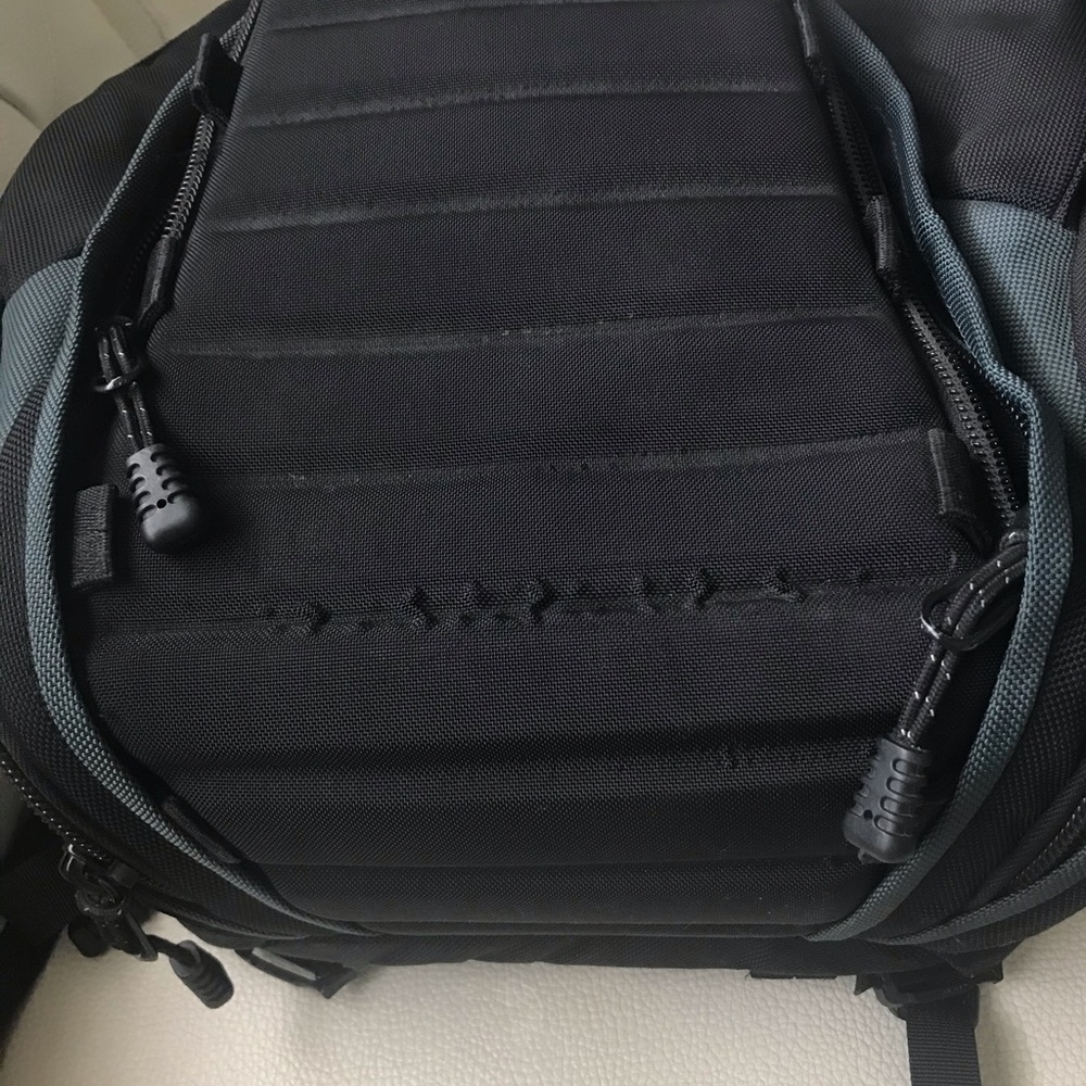 Kata R-103 DSLR camera backpack - Picture 3 of 10